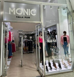 Fachada de la tienda Monica en el centro comercial Metropolis Valencia