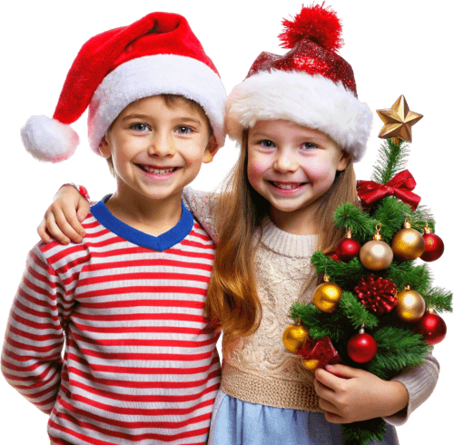 Pareja de niños sonrientes con un árbol de Navidad en miniatura